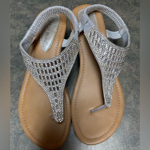 Silver sandals with rhinestones - Picture 1 of 2